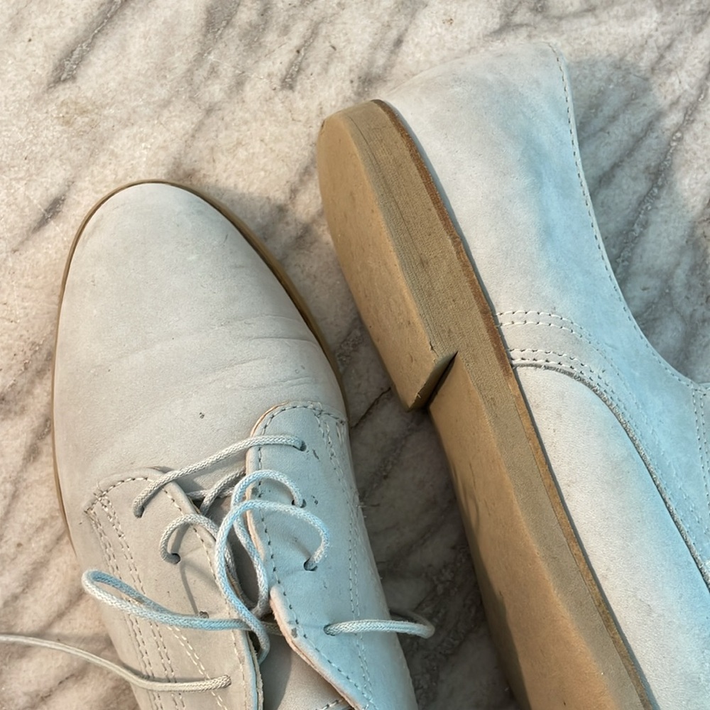 Nubuck suede oxford saddle style shoes size 7.5
Light creamy gray flats - Picture 7 of 7